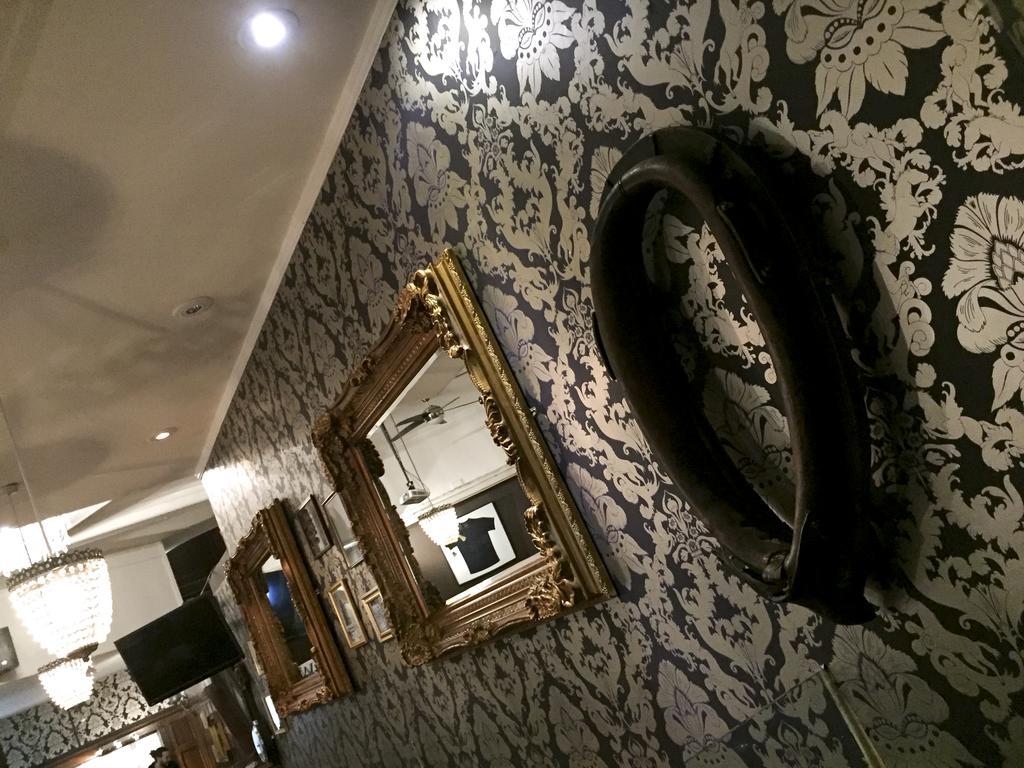 The Horse & Stables Hostel London Exterior photo