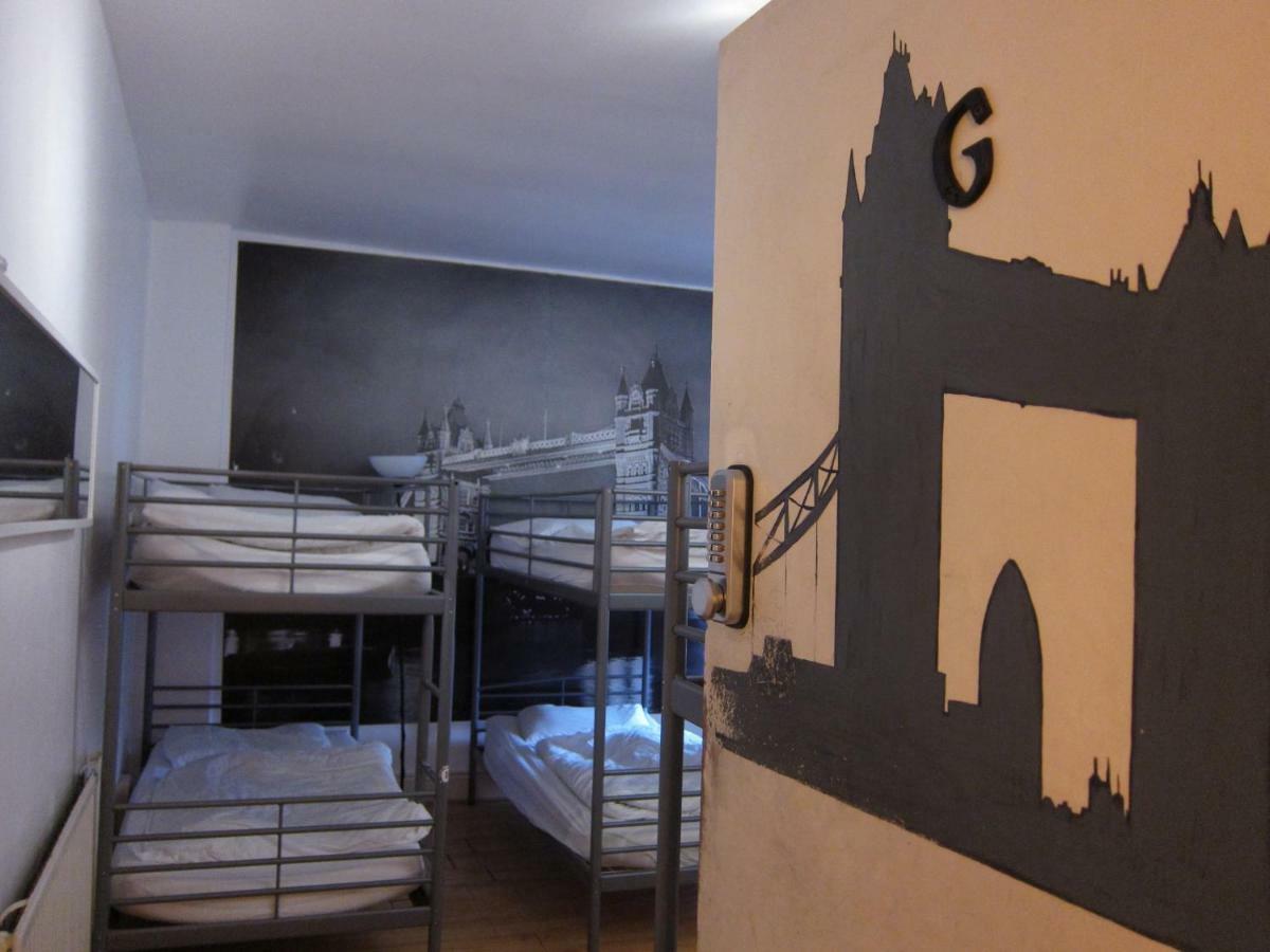 The Horse & Stables Hostel London Exterior photo